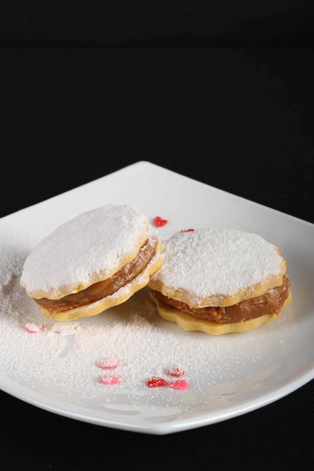 Alfajores de maicena rellenos de pistacho