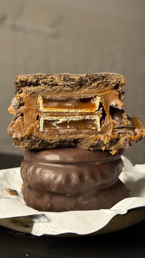 Alfajores de maicena rellenos de pistacho