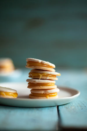 Alfajores de maicena rellenos de pistacho