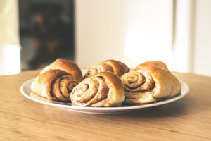Medialunas rellenas de dulce de leche